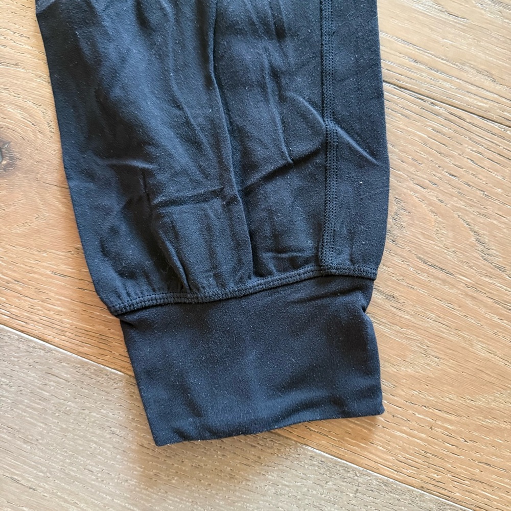 Lululemon Cropped Lounge Pants in Black - Picture 6 of 6